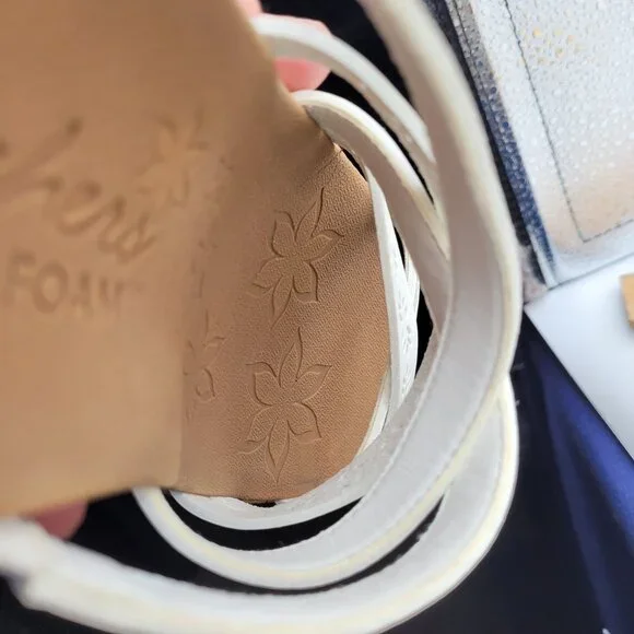 Skechers Beverlee Tiger Posse Sandals Luxe Foam Women's Sz 6 Wedge Strappy White - Picture 15 of 15